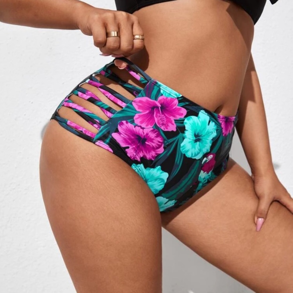 Flowered bikini bottoms